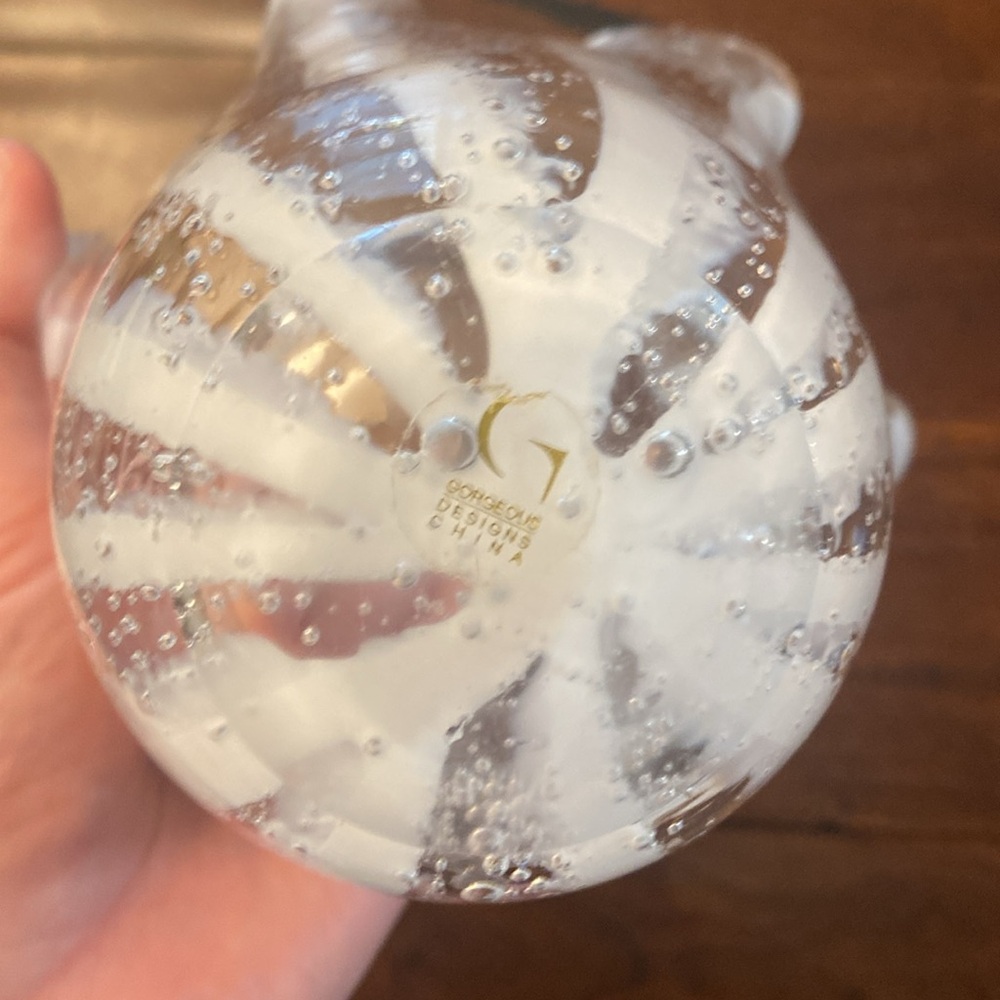 Clear Glass Ruffled Vase - Picture 4 of 7